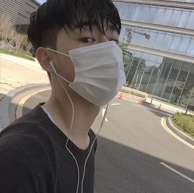 庄以逸子