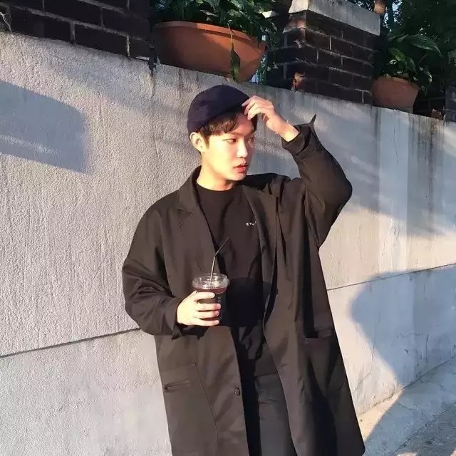 伏岩钧健