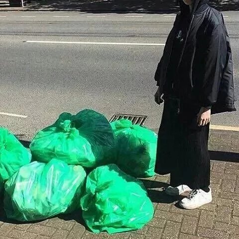 万厚佳世