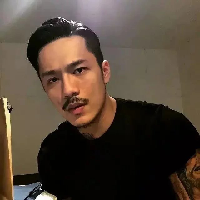 盛士功怡